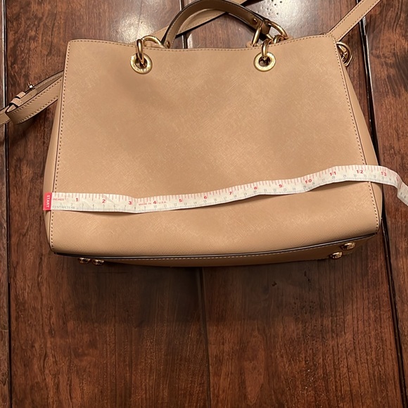 Michael Kors Satchel Bag Excellent Condition w/center zip compartment & dust bag - Picture 9 of 10